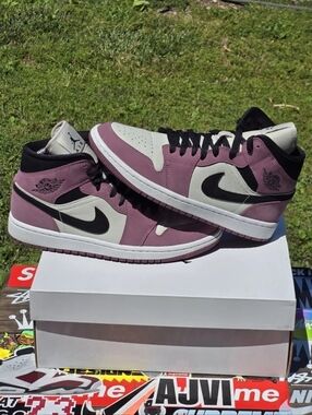 Size 9.5W/8M Nike Air Jordan 1 Mid SE Light Mulberry DC7267-500